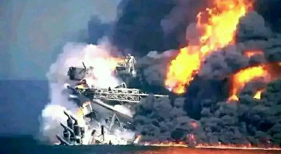 الصورة من حادثة Deepwater Horizon وليس لاستهداف جديد في البحر الأحمر