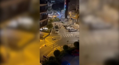 الفيديو قديم، ويوثّق هروب المستوطنين خلال عملية إطلاق نار في &#8220;تل أبيب&#8221; وليس فرارهم إلى الملاجئ عقب القصف اليمني فجرًا