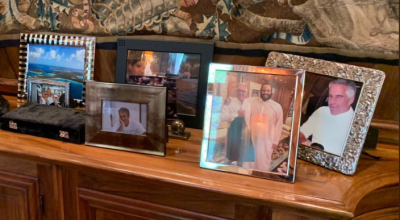 Real Photo of Saudi Crown Prince with Epstein Circulates as AI Generated