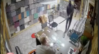 ما حقيقة مقطع الفيديو الذي يظهر اعتداء ملثمين على رجل في الضفة الغربية؟