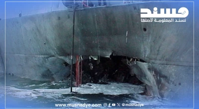 الصورة لا علاقة لها بحاملة ترومان وتوثّق استهداف المدمرة كول عام 2000