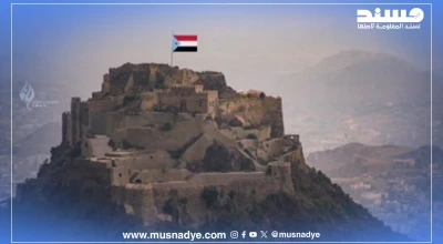 الفيديو المولَّد بالذكاء الاصطناعي للعلم الجنوبي في قلعة القاهرة يعود لصورة من عام 2020 تحمل العلم اليمني وتم التلاعب بها