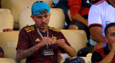 فيديو القبض على مشجع يتعاطى المخدرات في كأس العالم قديم ومولد عبر الذكاء الاصطناعي 