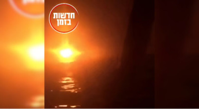 فيديو قديم يُتداول على أنه هجوم حوثي حديث ضد سفينة أمريكية في البحر الأحمر