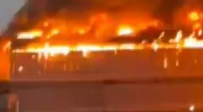 الصورة لحريق مصنع بلاستيك وليست لاستهداف مصافي النفط في حيفا