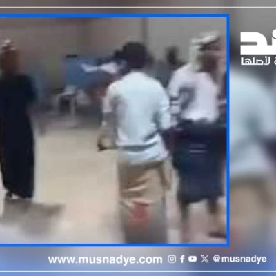 الفيديو مضلل ويعود لجرحى من قوات الطوارئ إثر سيول جرفت الخيام في مارس المنصرم وليس لجرحى إثر معارك حديثة في الحديدة