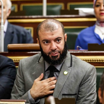 متصدقش توثق | بالمخالفة للقانون مرشح حزب النور بالإسكندرية أحمد خليل خيرالله يطلق أعيرة من بندقية صيد في الهواء احتفالًا بـ"فوزه المرتقب"