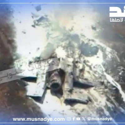 صورة الطائرة الحربية المدمرة قديمة ولا تعود للأحداث الجارية بين إيران وإسرائيل