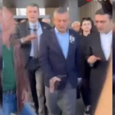 الفيديو المتداول لا علاقة له بملك الأردن، بل يعود لرئيس حزب الشعب الجمهوري التركي أوزغور أوزيل