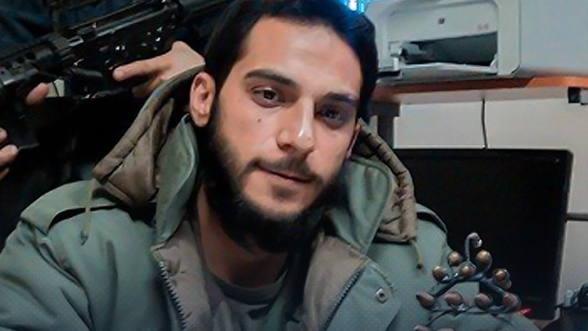 الادعاء بإلقاء القبض على الضابط أمجد يوسف المسؤول عن مجزرة التضامن غير صحيح