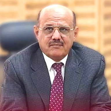 ما حقيقة حسابات محافظ البنك المركزي اليمني على فيسبوك؟