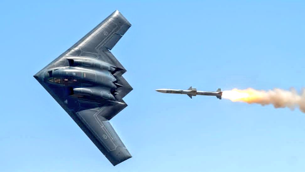 هل اعترفت أمريكا بنجاح الحوثيين في استهداف قاذفة الشبح B-2؟
