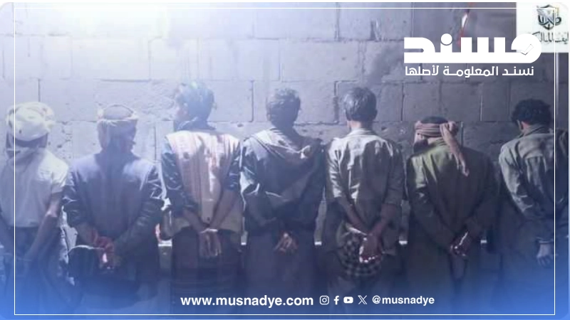 الصورة لأفراد نقطة عسكرية في أبين وليست لعناصر أطلقت النار على قوات الأمن في المكلا