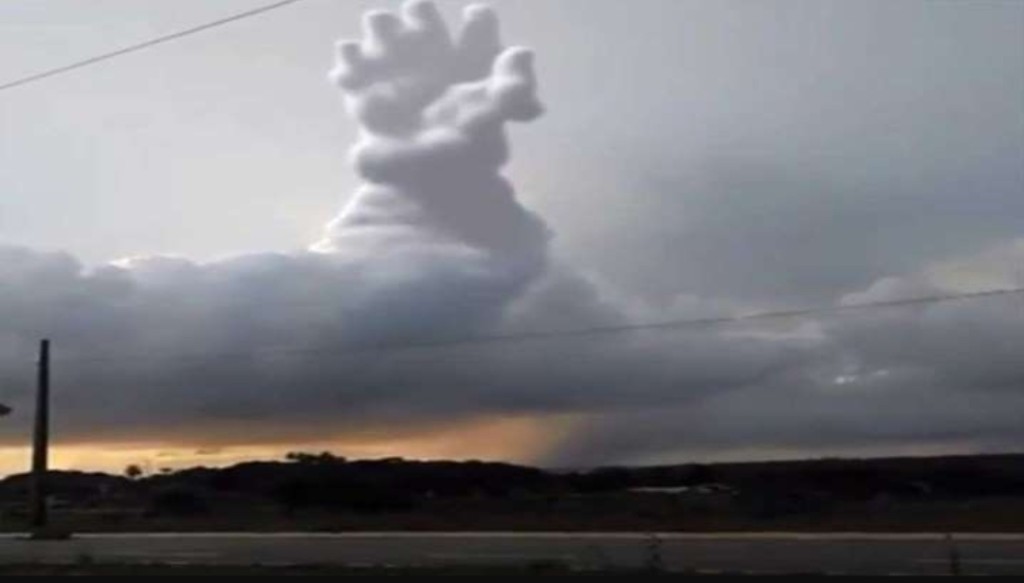 فيديو يد في السماء