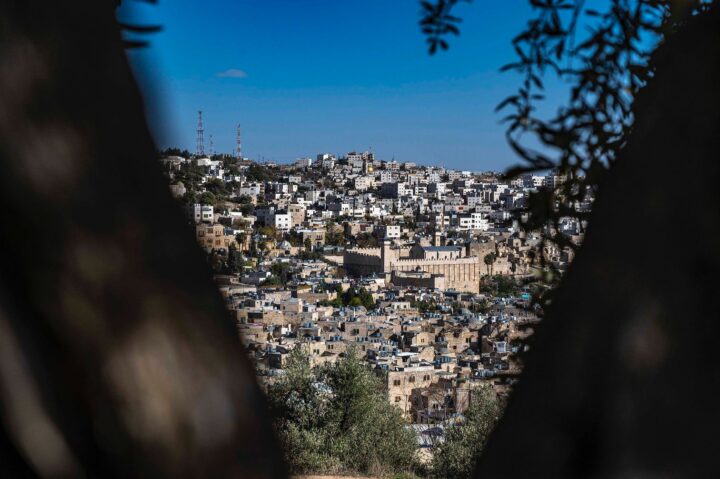 الارتباط الفلسطيني ينفي لـ”تحقق” تبليغه باجتياح الخليل لمدة 24 ساعة