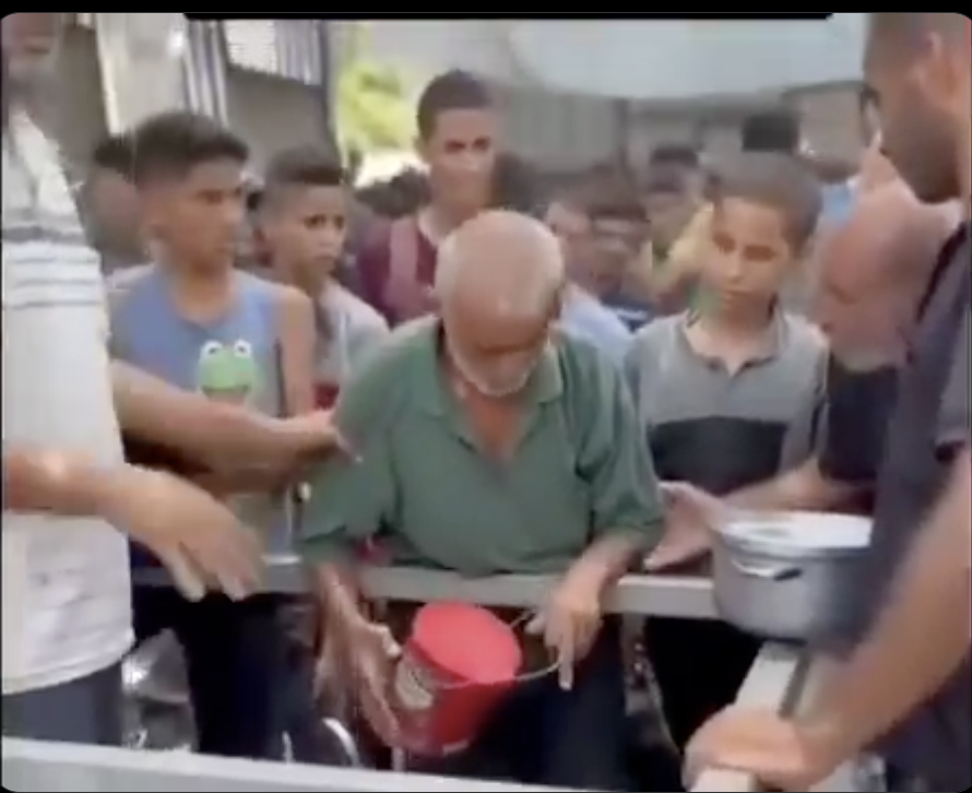 الحاج عبد السلام النقلة بخير ولم يستشهد