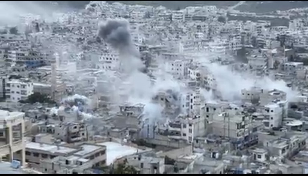 أدرعي يتفاخر بسيوف حديدية كاذبة!