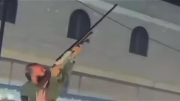 بعد توثيق متصدقش للواقعة ومخالفتها للقانون.. "الداخلية" تتحفظ على بندقيتين احتفل بهما "خيرالله" و"تتخذ الإجراءات القانونية"